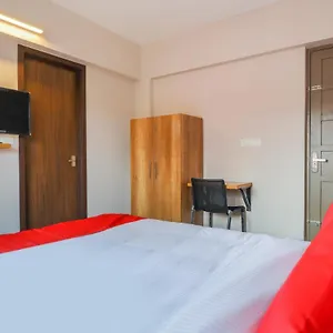 Oyo 69052 Crystal Residency Hotel